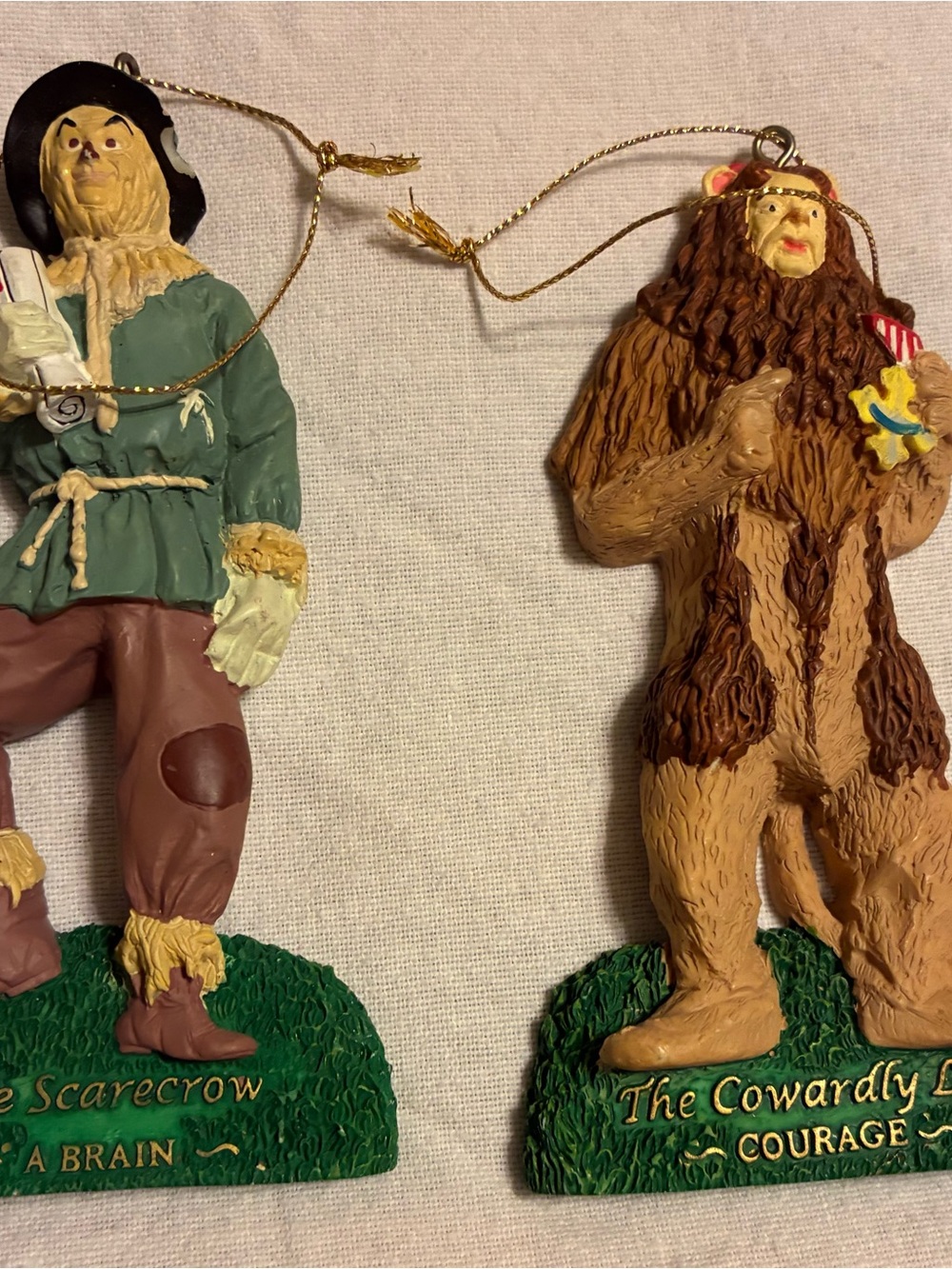2 Wizard of Oz Ornaments Scarecrow & Cowardly Lion